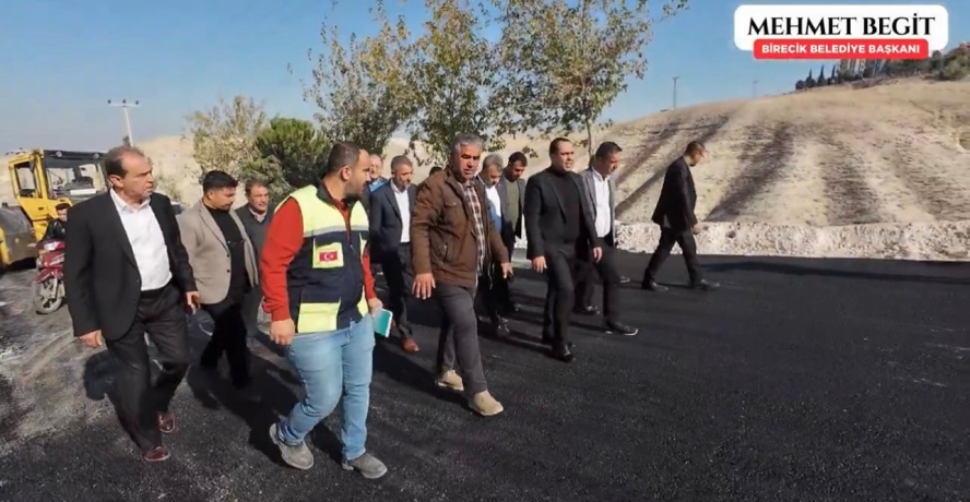 Birecik’te TOKİ Yolunda Asfalt Çalışmaları Tamamlanma Aşamasına Geldi