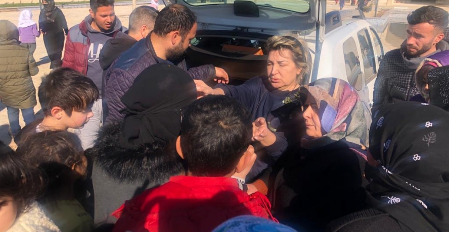İŞ KADINI VE SİYASETÇİ NAZAN ODABAŞI DEPREMZEDELERİ UNUTMADI