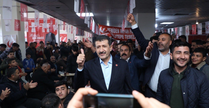 EKİNCİ, YENİDEN REFAH’I ŞAHA KALDIRIYOR