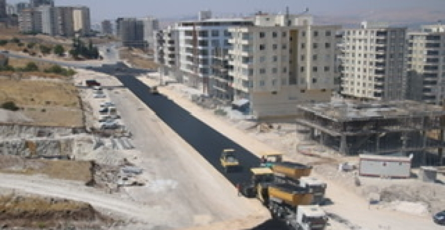 BÜYÜKŞEHİR BELEDİYESİNDEN ASFALT ATAĞI