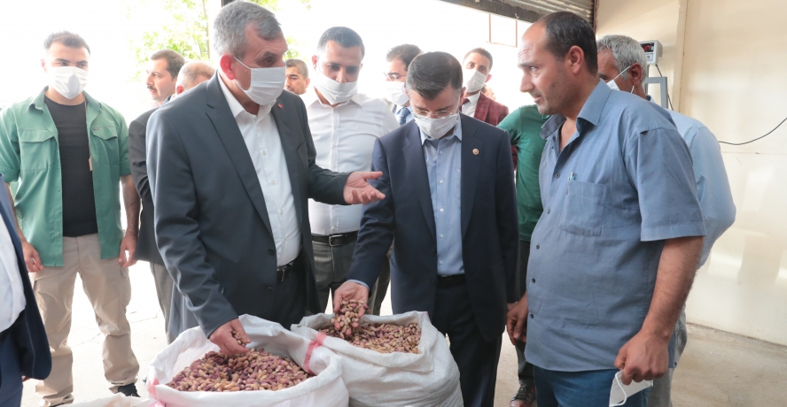 Başkan Beyazgül Şıracılar Pazarında 