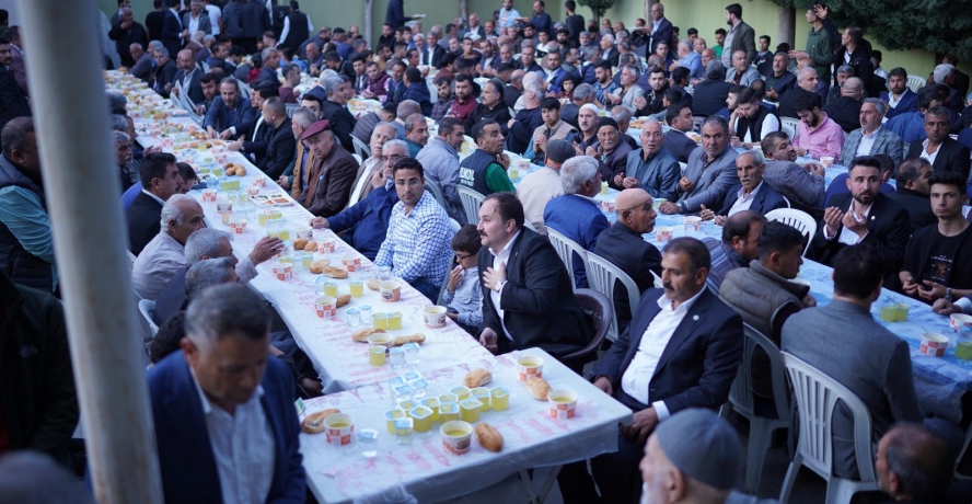 Bozova’da miting gibi seçim bürosu açılışı