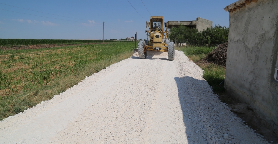 EMİRLER MAHALLESİ YENİ YOLLARINA KAVUŞUYOR