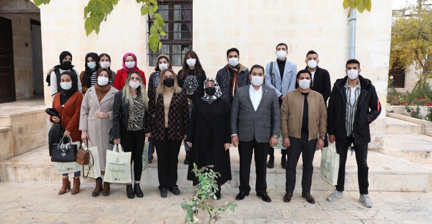 BAŞKAN CANPOLAT, GENÇLERLE HALİLİYE’Yİ KONUŞTU