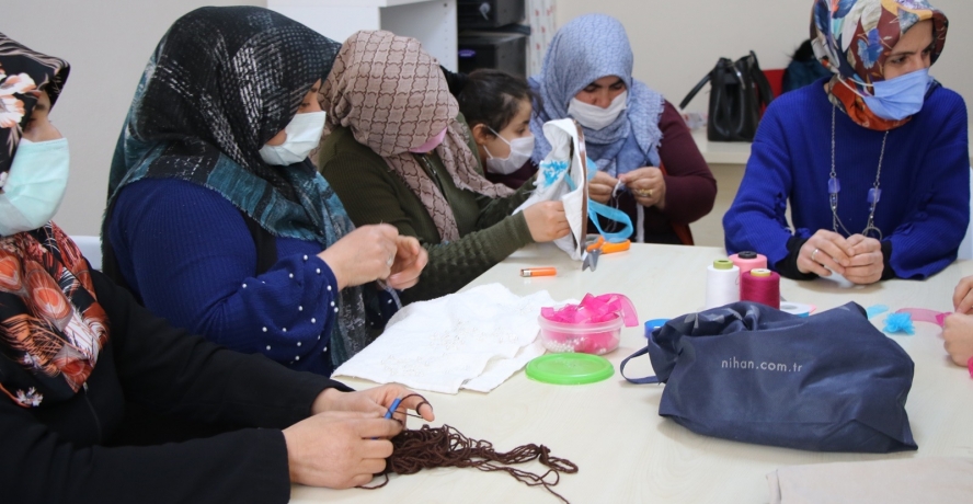 HALİLİYE BELEDİYESİ MİLLET EVLERİNDE MESLEK ÖĞRENİYORLAR