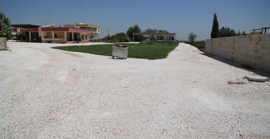 KIRSALDA YOLLAR BİR BİR YAPILIP HİZMETE SUNULUYOR