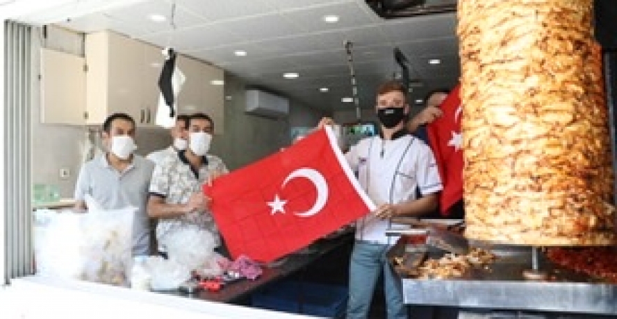 HALİLİYE’DEN VATANDAŞLARA ‘ZAFER BAYRAMI’ HEDİYESİ