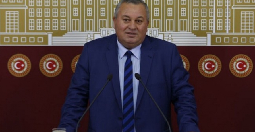 Cemal Enginyurt, bunu hep yapıyor