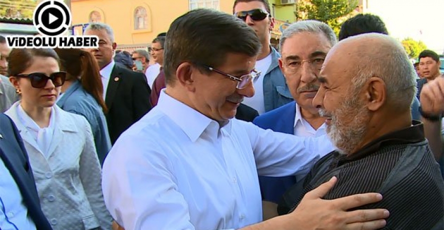 Sınırın sıfır noktasında vatandaşlarla kucaklaştı
