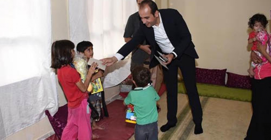 YENİ OYUNCAKLARIYLA SEVİNÇ YAŞADILAR