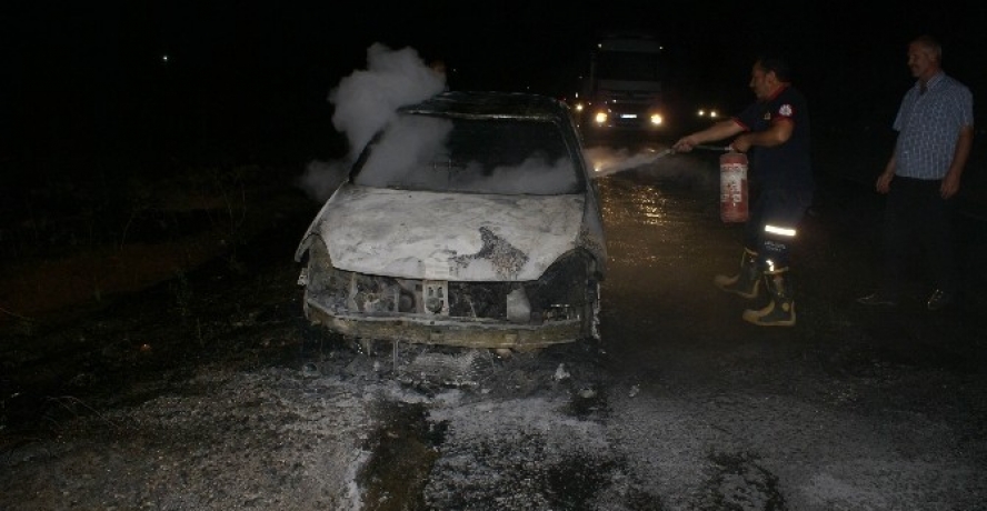 Şanlıurfa’da Seyir Halindeki Otomobil Kül Oldu