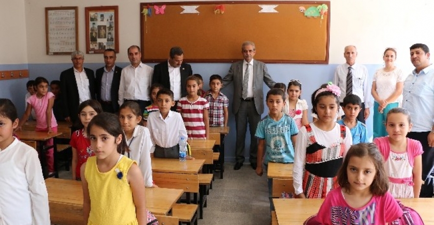 Başkan Demirkol’dan İlçedeki Tüm Okullara Kırtasiye Desteği