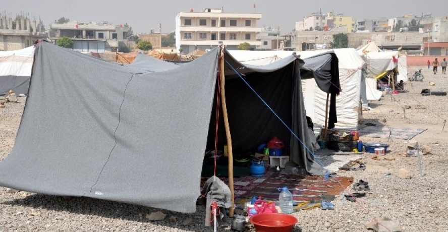 Tır Garajındaki Mülteciler İçin Yeni Çadırlar Kuruldu