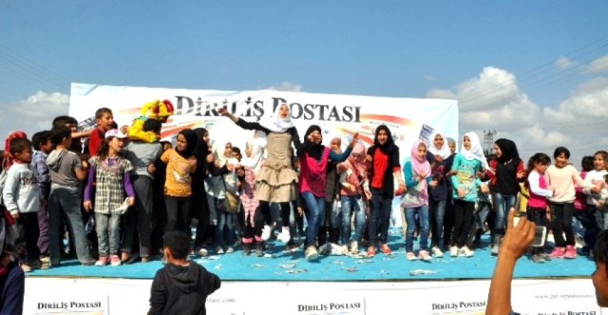 Diriliş Postası İlk Kuruluş Yıl Dönümünü Çadır Kentte Mültecilerle Kutladı