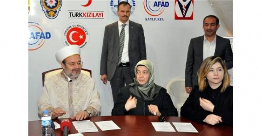 Diyanet İşleri Başkanı Görmez, Çadır Kentte Mültecilerle Bir Araya Geldi