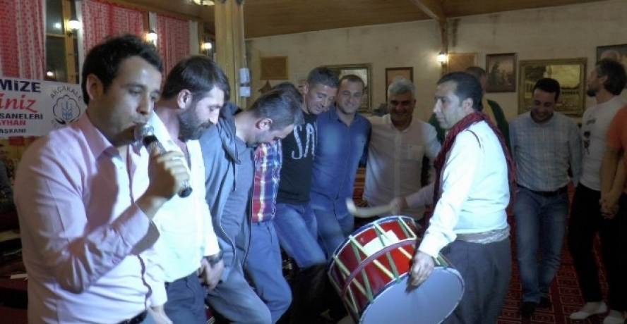 Eski Milli Futbolcular Bu Defa Sahnede Terledi