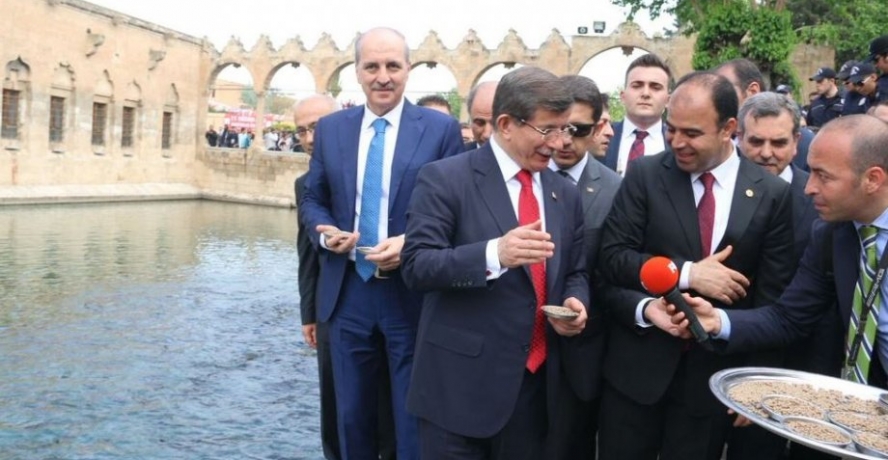 Başbakan Ahmet Davutoğlu Ve Bakanlar Öğle Namazını Balıklıgöl’de Kıldı
