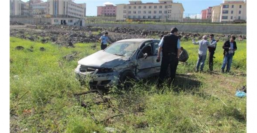 Öğrencilerin Bulunduğu Araca Çarpan Otomobil Takla Attı