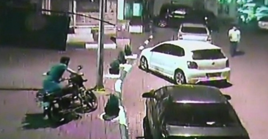 Önce Motosikleti Sonra Kıyafeti Çaldılar