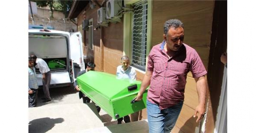 Sokakta Oynayan 2 Çocuk Araçların Altında Kalarak Hayatını Kaybetti