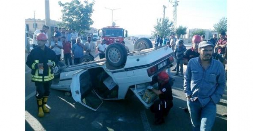 Yola Aniden Çıkan Çocuğa Çarpmamak İçin Kaza Yaptı: 4 Yaralı