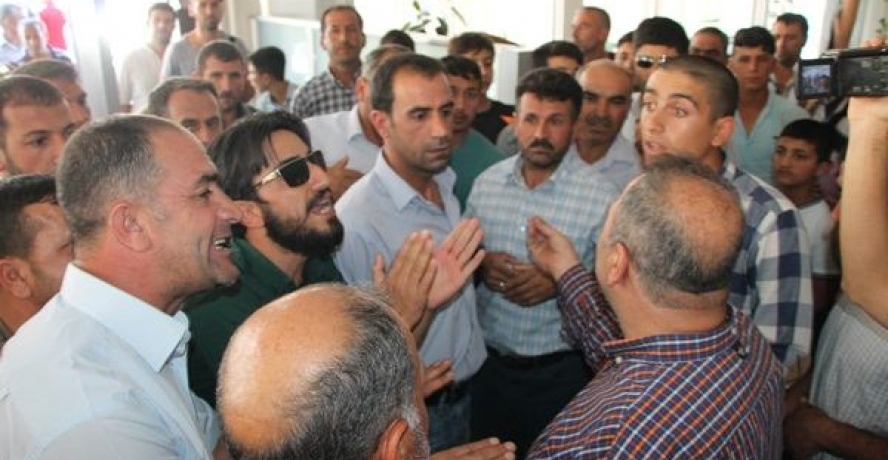 KÖYLÜLERİN İÇME SUYU VE YOL İSYANI
