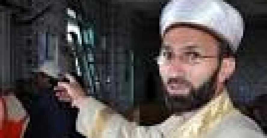 Yıldırım Düşmesi Sonucu Ağaç Alev Aldı