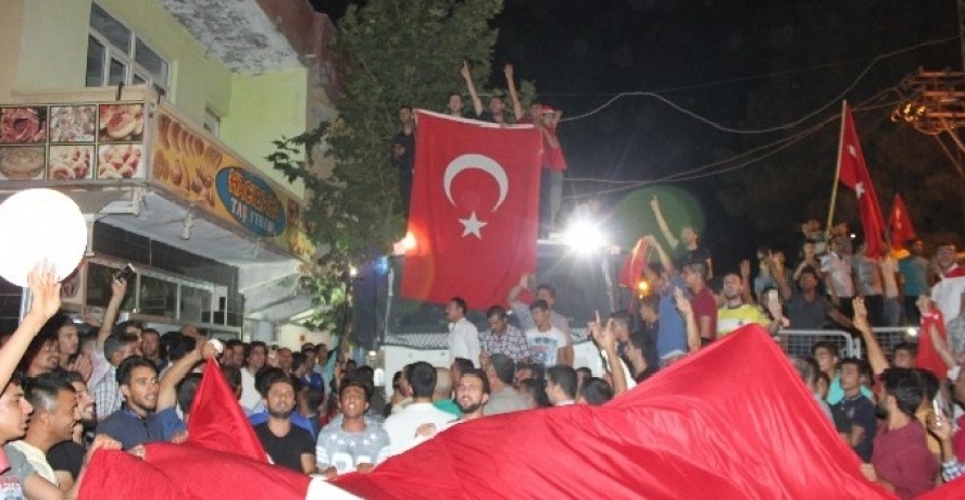 Ceylanpınar halkı sokaklara döküldü