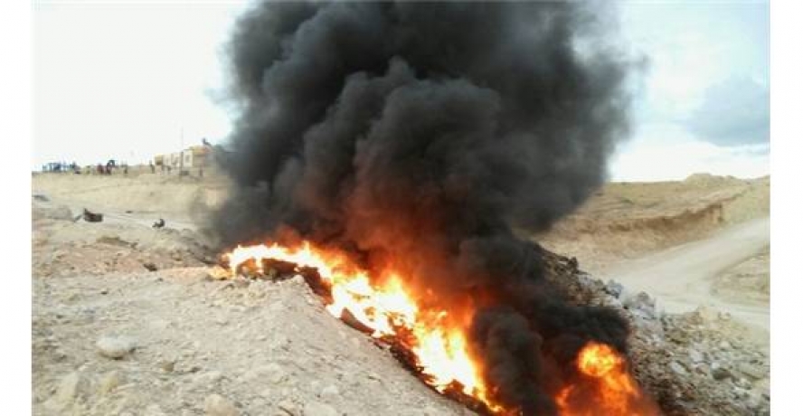 Yakılan lastikler mahalleyi duman altında bıraktı