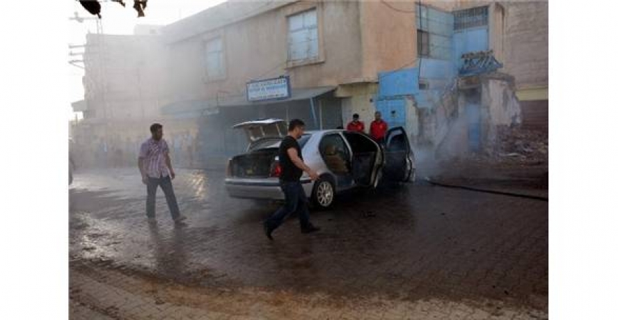 Siverek’te çalıştırılmak istenen otomobil yandı