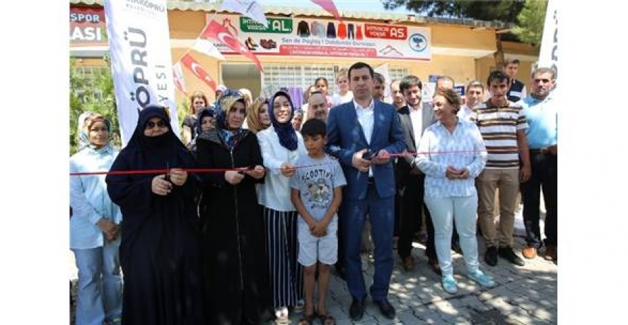 Bu mağazada elbiseler bedava dağıtılıyor