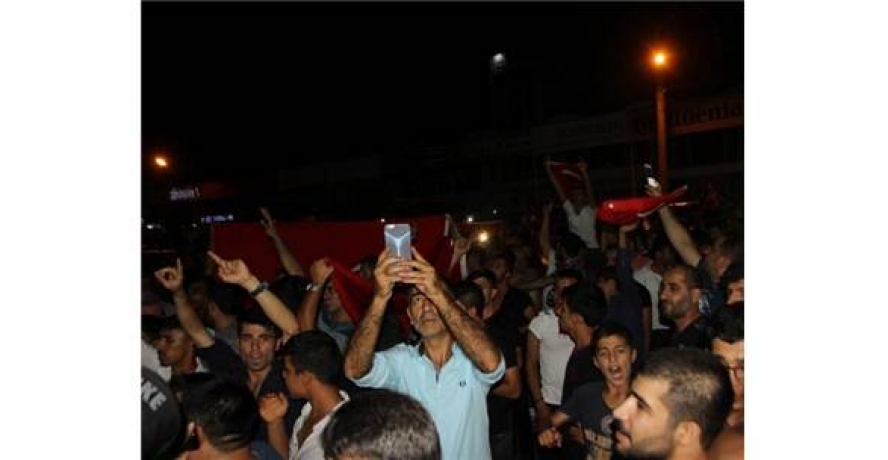 Suriyeliler Cumhurbaşkanı Erdoğan’a destek için sokaklara indi