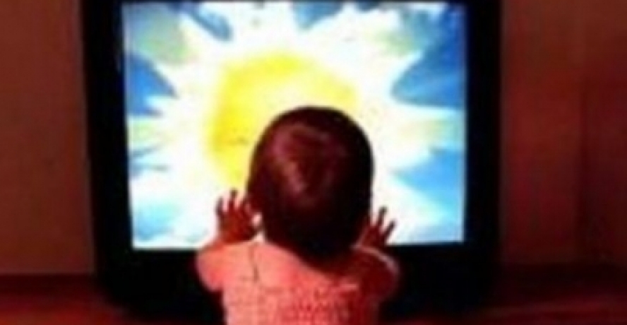 Üzerine televizyon devrilen çocuk hayatını kaybetti