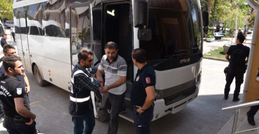 Siverek’te gözaltına alınan 15 polis adliyeye sevk edildi