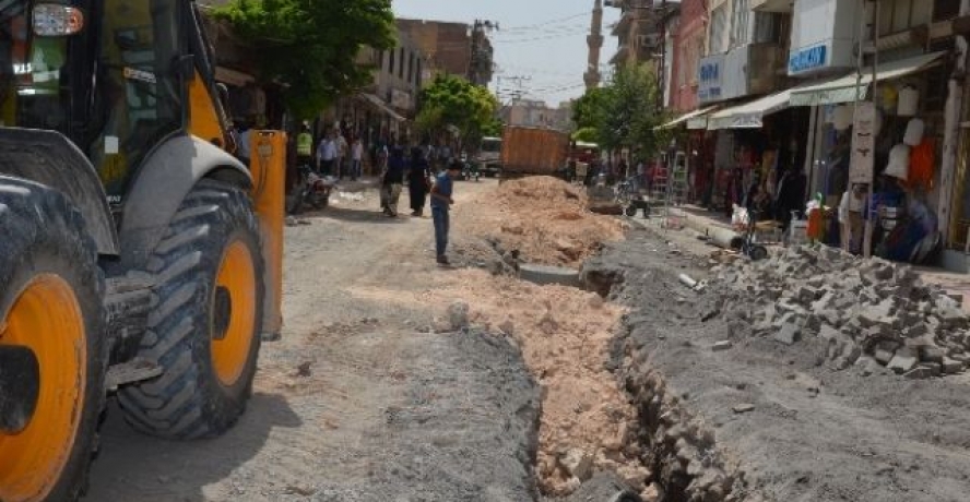 Prestij projesinde ilk asfalt Eski Urfa Caddesine döküldü
