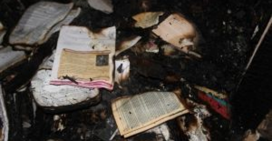 Yangında FETÖ’nün kitapları çıktı