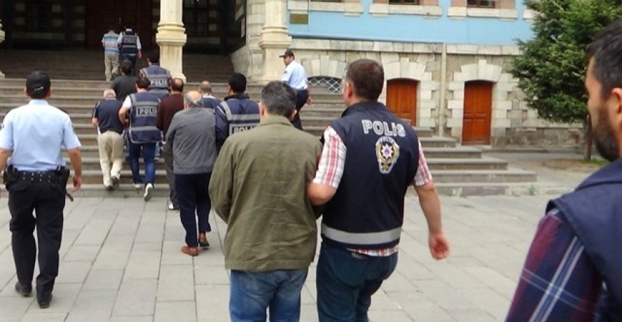 Adliyeye sevk edilen 5 avukattan 3’ü tutuklandı