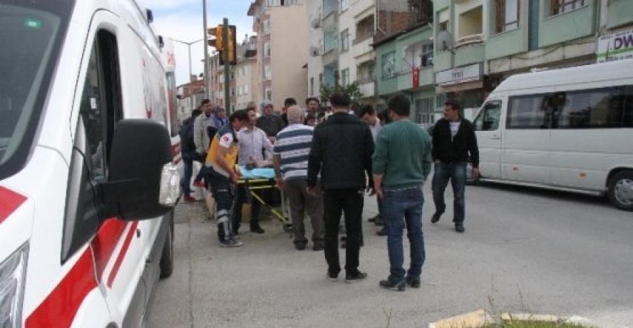 Otomobil çarpan yaşlı kadın yaralandı