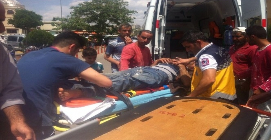 Yüksekten düşen Suriyeli işçi yaralandı