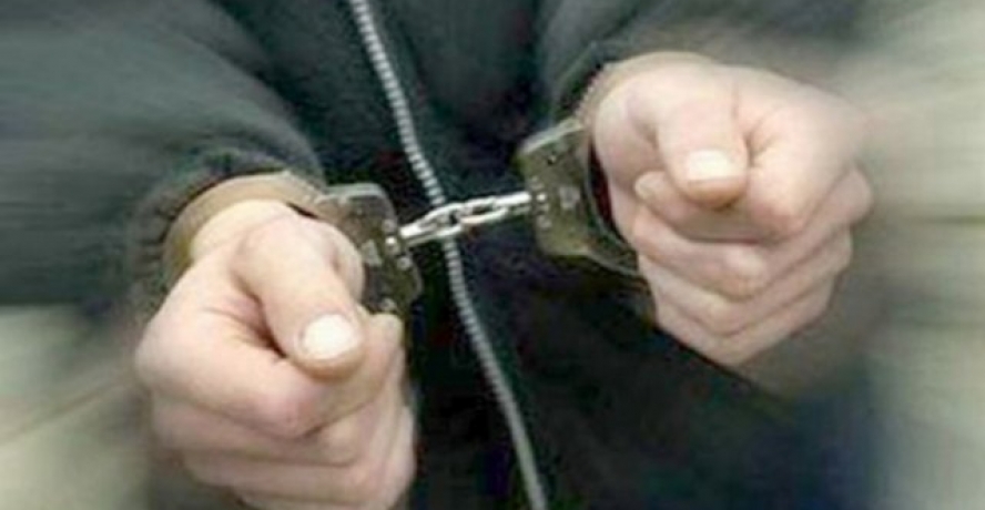 Aranan şahıs uyuşturucu maddeyle yakalandı