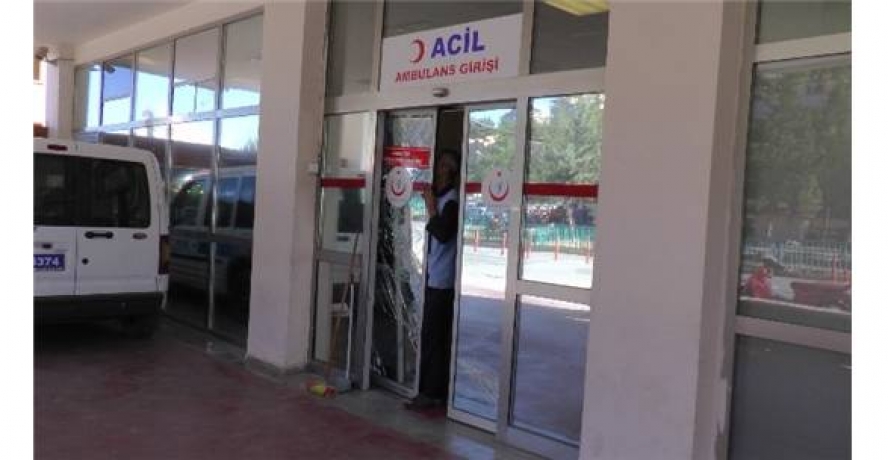 Hırsızlık zanlısı hastanenin kapısını kırdı