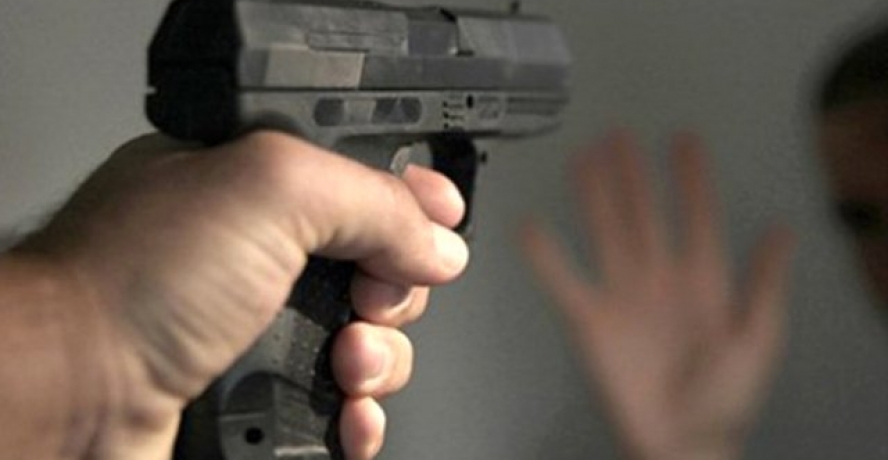 Tartıştığı karısını tabancayla öldürdü