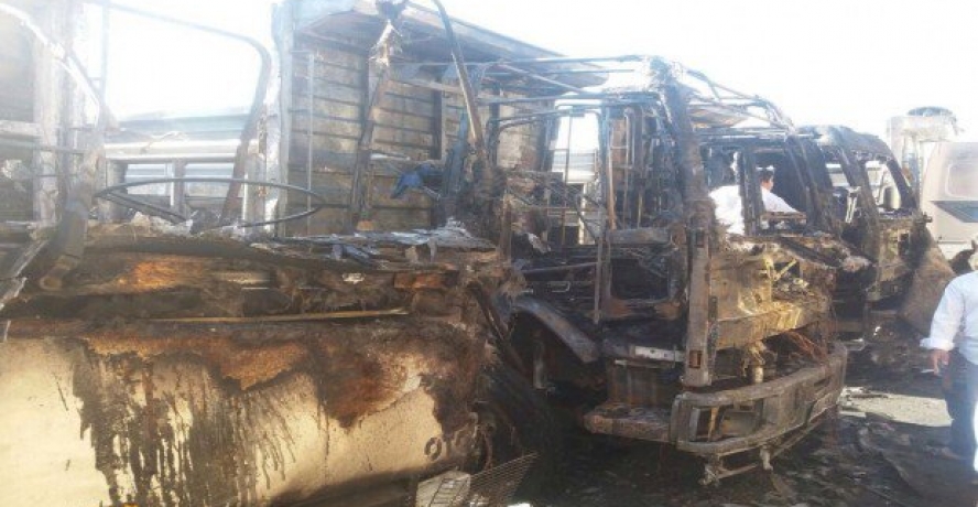 Şanlıurfa’da 3 kamyon yanarak kül oldu
