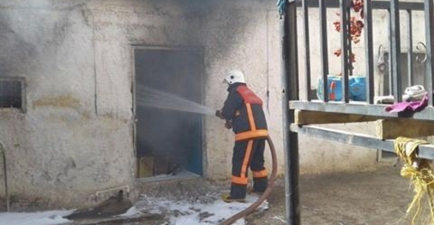 Yangın nedeniyle evdeki eşyalar kül oldu