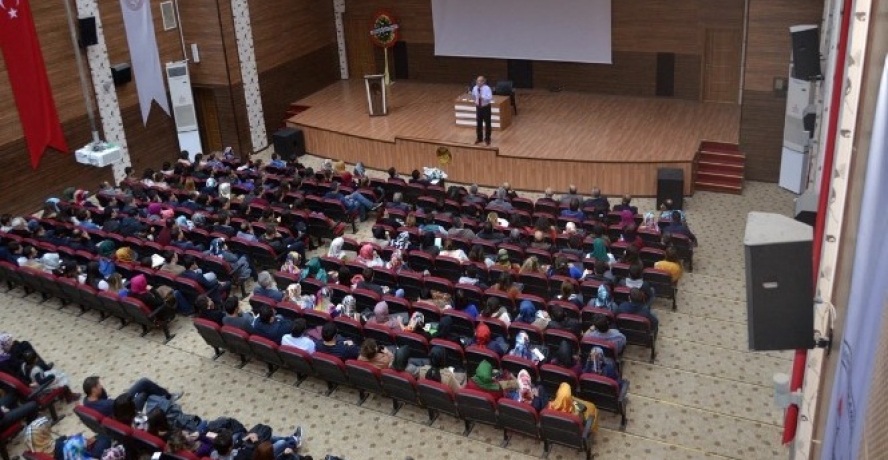 Yılın yazarından öğretmen ve öğrencilere seminer