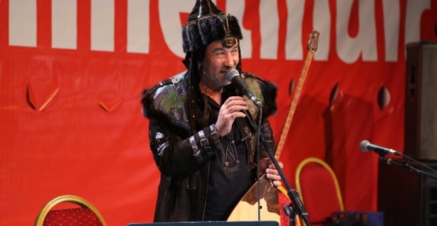 Arslanberk Sultanbekov demokrasi nöbetinde sahne aldı