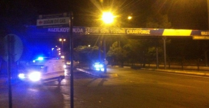 Bunalıma giren kadın üst geçitten yola atladı