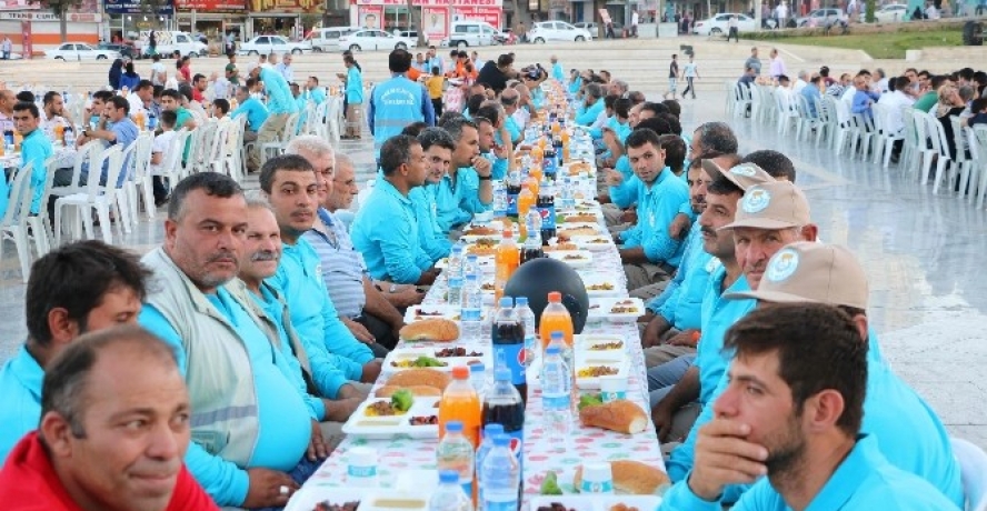 Demirkol, personeliyle iftarda buluştu