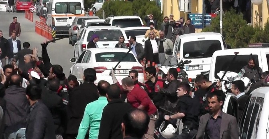 (Düzeltme) Kavgada Yaralanan Şahsın Ölüm Haberini Alınca Hastaneyi Savaş Alanına Çevirdiler