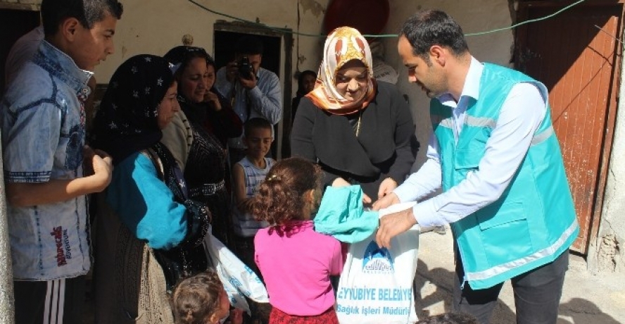 Eyyübiye Belediyesi, Muhtaç İnsanlara Ulaşmaya Devam Ediyor